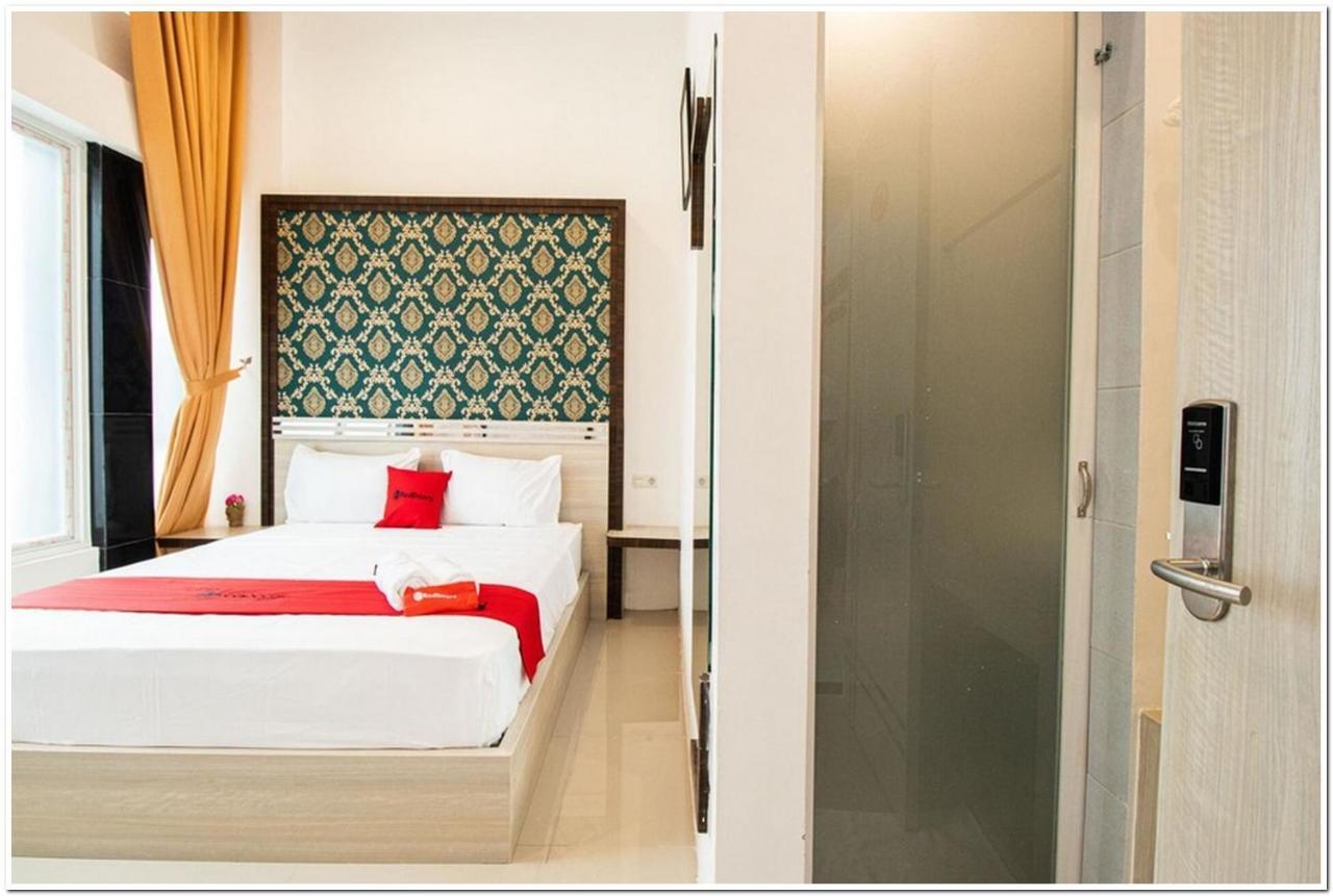 Reddoorz Plus @ Centrium Katamso Medan Exterior foto