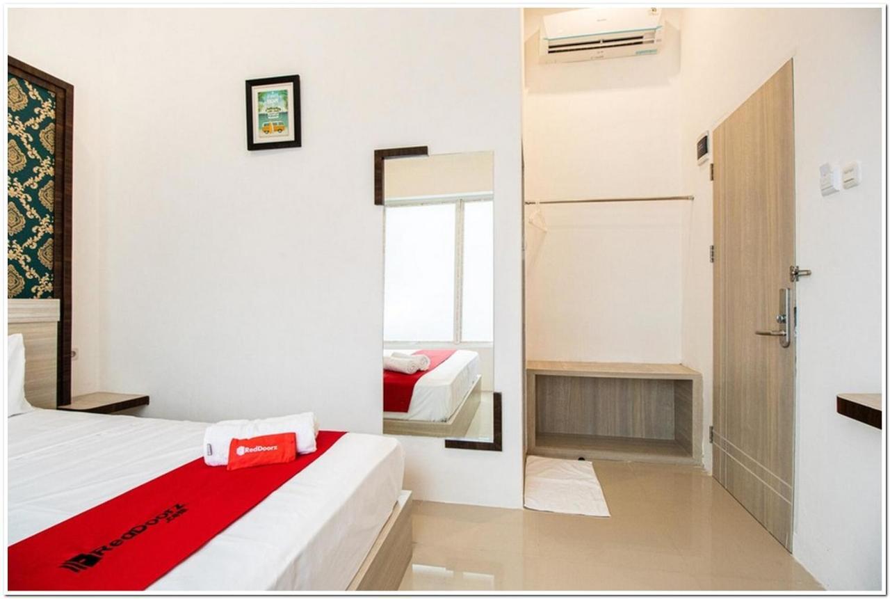 Reddoorz Plus @ Centrium Katamso Medan Exterior foto